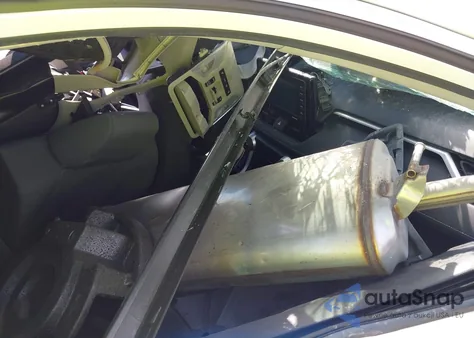 2021 Toyota Rav4 Xle z USA, uszkodzony, nr VIN 2T3W1RFV0MC143399